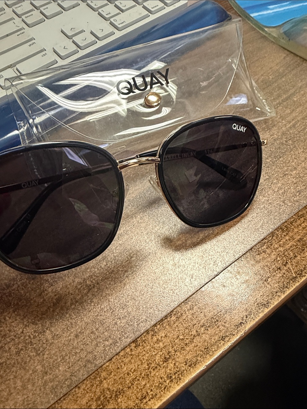 Quay Australia Black and Gold Sunglasses with Clear Case - Picture 3 of 5